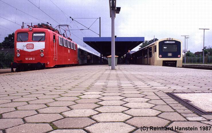 S-Bahn-Endbahnhof Hamburg-Neugraben. Man beachte die S-Bahn in trkis-beige!
